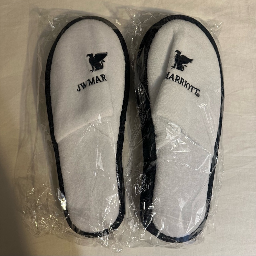 ONe 1 Pair of Brand New JW Marriott Essex House Embroiled Hotel Slides Slippers
